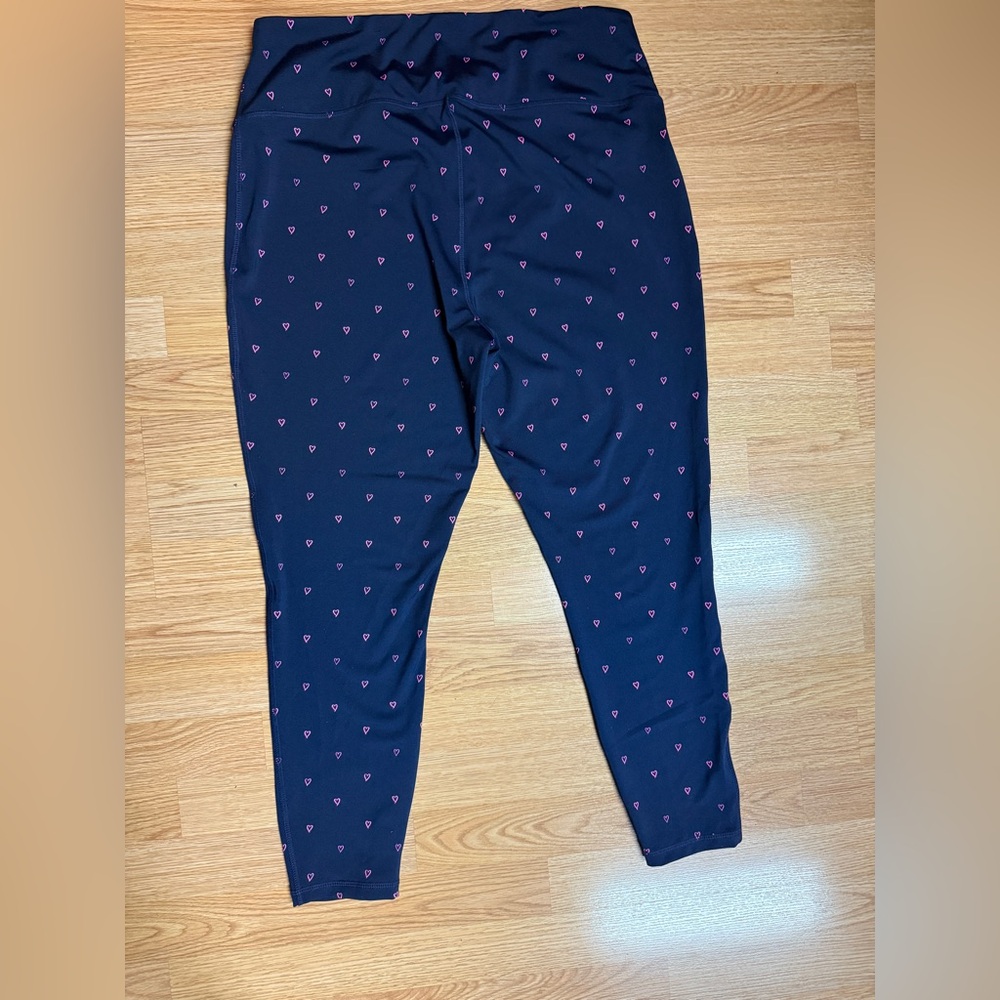 Crown & Ivy Navy Blue Red & Pink Heart Print Crop Leggings XL